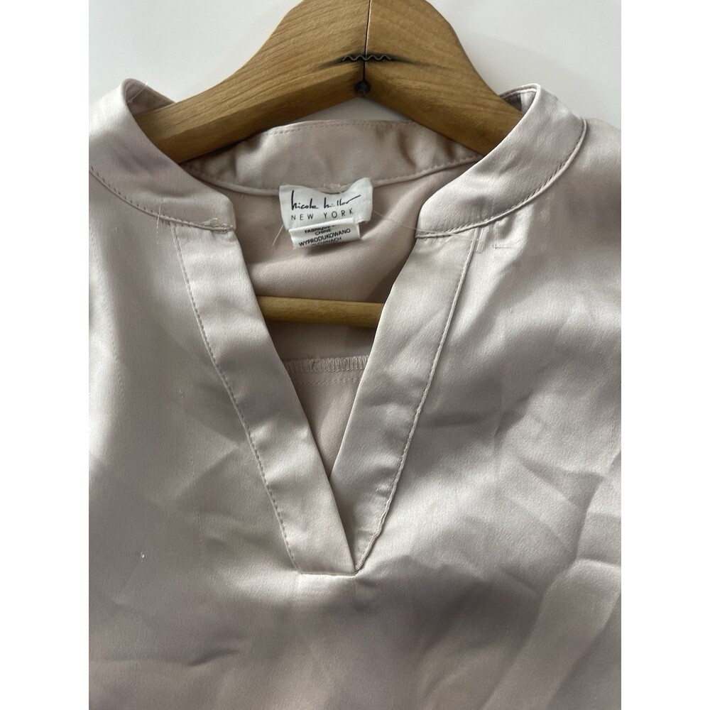 Nicole Miller Sz S Champagne Satin Pullover Sleeveless Blouse V Neck Mock Collar